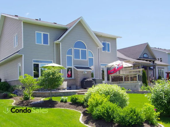 Loyalist, Country Club Community