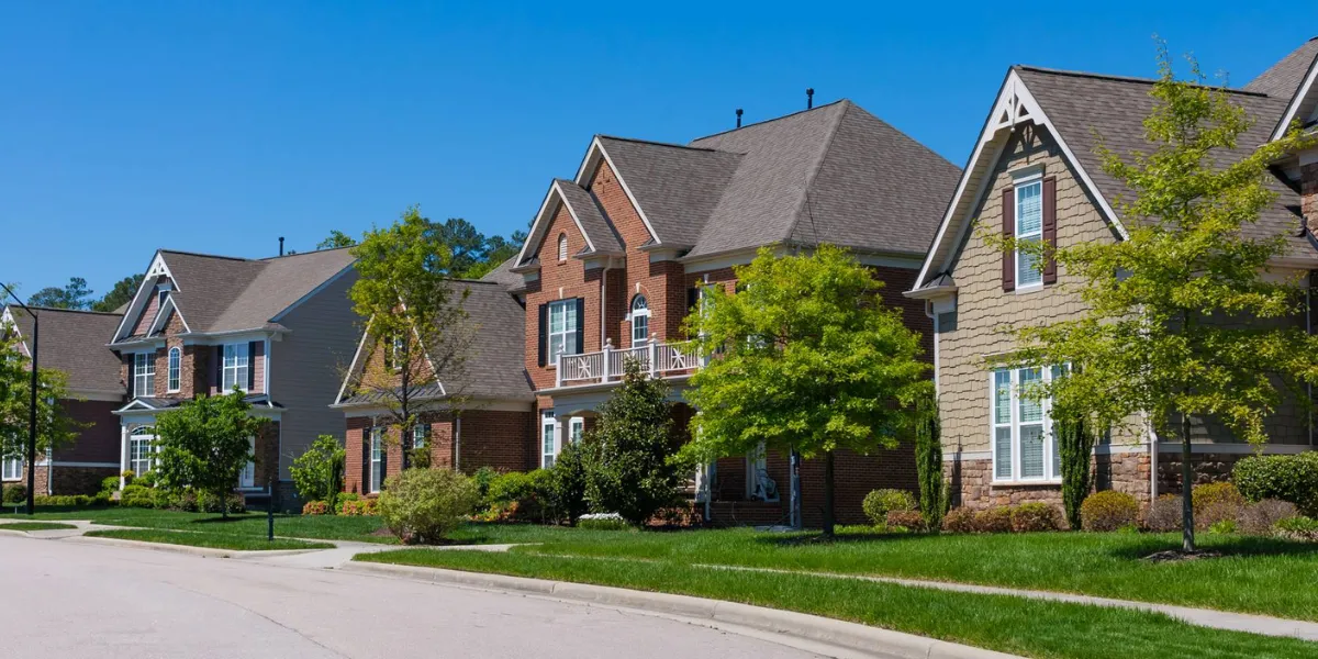 Condos Vs. Townhouses; Which Should I Invest In?
