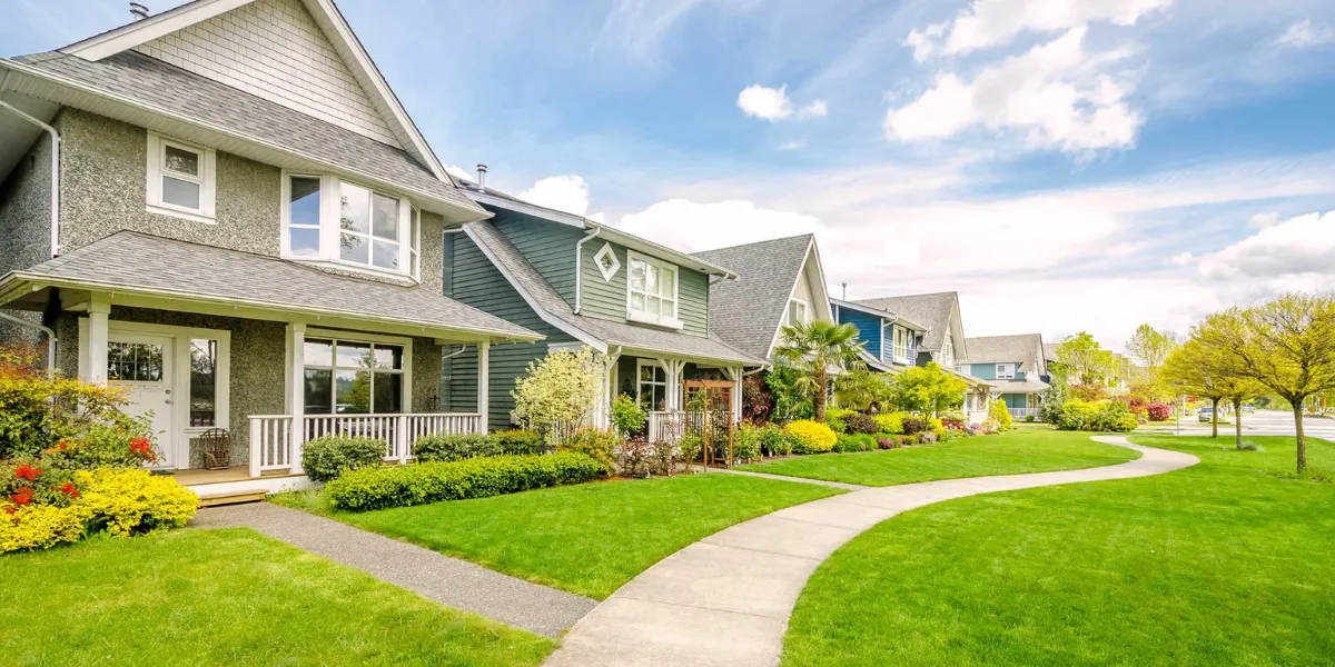 Why Do People Choose Luxury Condos Over mid-range Homes